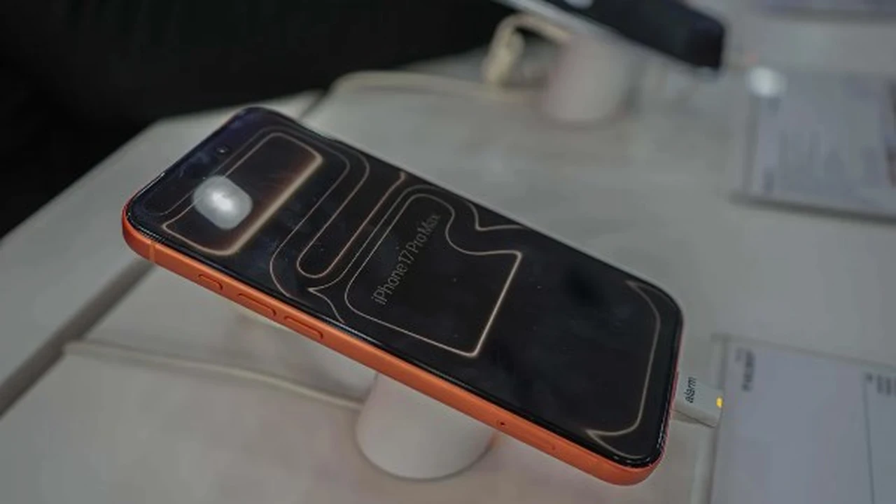 تسريب يكشف تفاصيل تصميم وحجم أول هاتف آيفون قابل للطي من أبل